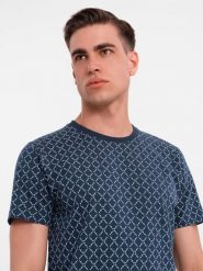 Męska koszulka dzianinowa z nadrukiem full print – granatowa V1 OM-TSFP-0250 - XXL. Niebieskie t-shirty męskie Ombre Clothing, l, bez wzorów, z bawełny, bez kołnierzyka, bez ramiączek. Za 65.99 zł.
