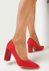 Czerwone Czółenka na Ozdobnym Słupku ze Skórzaną Wkładką Calendie. Czerwone czółenka damskie Born2be, bez wzorów, klasyczne, bez obcasa, na słupku, bez zapięcia. Za 99.99 zł.