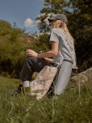 4F T-shirt loose z nadrukiem damski - szary XL. Szare t-shirty damskie 4F, m, bez wzorów, z bawełny, klasyczne, bez kołnierzyka, bez ramiączek. Za 79.99 zł.