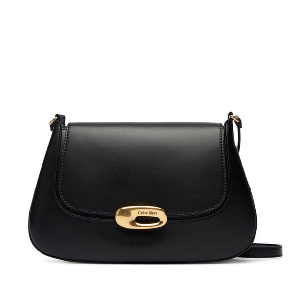 Torebka Calvin Klein. Czarne listonoszki damskie Calvin Klein, bez wzorów, bez dodatków. Za 649.99 zł.