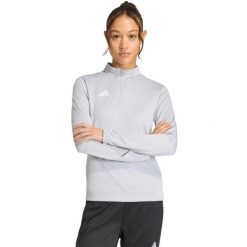 Bluza damska adidas Entrada 26 Training Top. Szare bluzy damskie Adidas, bez wzorów, z materiału, sportowe, bez ramiączek, bez kaptura. Za 121.99 zł.