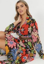 Czerwono-Czarna Sukienka Z Paskiem Diomia. Czerwone sukienki damskie Born2be, m, z aplikacjami, bez kołnierzyka, bez ramiączek, maxi, kopertowe. Za 139.99 zł.