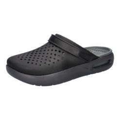 Buty do chodzenia męskie Crocs Inmotion Clog. Czarne buty zimowe męskie Crocs, bez wzorów, z gumy, bez obcasa, bez zapięcia. Za 385.00 zł.