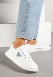 Biało-Niebieskie Tenisówki z Cholewką z Perforacją i Ozdobną Aplikacją Emmio. Białe trampki i tenisówki damskie Renee, z aplikacjami, z jeansu, bez zapięcia. Za 44.99 zł.