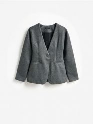 Taliowana marynarka - szary. Szare marynarki i żakiety damskie Reserved, bez wzorów, z dzianiny, bez kołnierzyka, bez ramiączek. Za 159.99 zł.