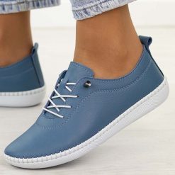 Niebieskie skórzane półbuty damskie T.Sokolski 2023. Niebieskie półbuty damskie Sokolski, na jesień, bez wzorów, z jeansu, biznesowe, z okrągłym noskiem, bez obcasa, na płaskiej podeszwie, bez zapięcia. Za 249.00 zł.