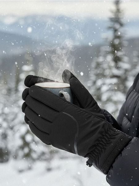 Rękawiczki narciarskie - czarny. Czarne rękawiczki męskie Sinsay, bez wzorów. Za 29.99 zł.