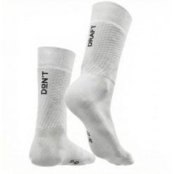 Oddychające skarpety kolarskie „Don't Draft” – Białe. Białe skarpetki damskie C-LAB, bez wzorów. Za 117.00 zł.