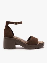 Ciemnobrązowe sandały na traperowym spodzie. Brązowe sandały damskie Ryłko, bez wzorów, ze skóry, bez obcasa, na platformie, bez zapięcia. Za 349.99 zł.