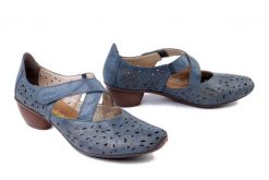 RIEKER 43773-12 blue, czółenka damskie. Niebieskie czółenka damskie Rieker, na lato, w ażurowe wzory, bez obcasa, na obcasie, bez zapięcia. Za 339.90 zł.