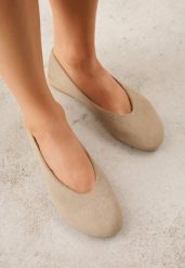 Zielone Balerinki z Imitacji Zamszu w Stylu Basic Saraphiele. Zielone balerinki damskie Renee, bez wzorów, z jeansu, bez obcasa, bez zapięcia. Za 79.99 zł.