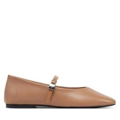 Baleriny Calvin Klein. Brązowe balerinki damskie Calvin Klein, bez wzorów, bez obcasa, bez zapięcia. Za 319.99 zł.