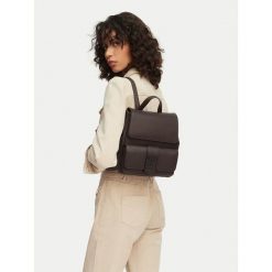 Plecak Armani Exchange. Brązowe plecaki damskie Armani Exchange, bez wzorów. Za 683.99 zł.