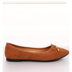 Brązowe Baleriny z migdałowymi noskami camel 8F58 Camel. Brązowe balerinki damskie ButyModne, bez wzorów, z materiału, klasyczne, bez obcasa, bez zapięcia. W wyprzedaży za 69.00 zł.