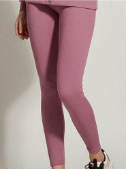 Prążkowane legginsy basic - fioletowy. Fioletowe legginsy damskie Sinsay, bez wzorów, prążkowane. Za 39.99 zł.