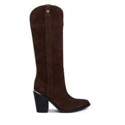 Kozaki Guess. Brązowe kozaki damskie Guess, z aplikacjami, bez obcasa, na słupku, bez zapięcia. Za 1,054.00 zł.