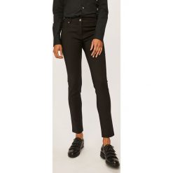 Marciano Guess - Spodnie. Czarne spodnie materiałowe damskie Marciano Guess, z aplikacjami, z acetatu, casualowe. Za 629.90 zł.