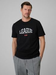 4F T-shirt regular z nadrukiem męski - czarny M. Czarne t-shirty męskie 4F, m, bez wzorów, z bawełny, bez kołnierzyka, bez ramiączek. Za 79.99 zł.