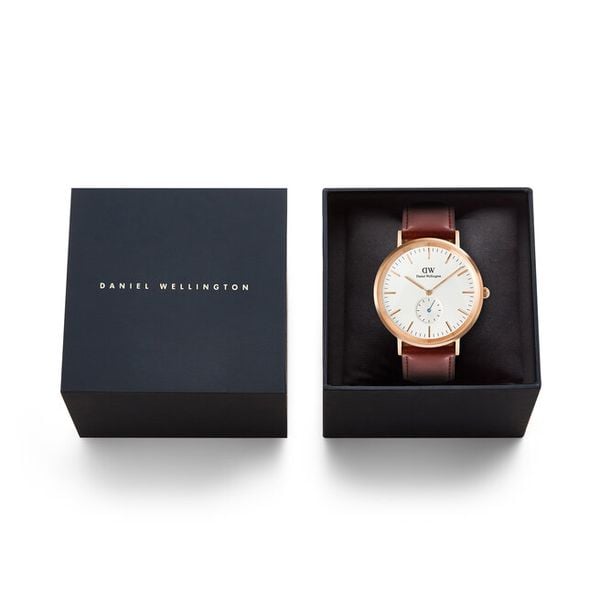 Zegarek Daniel Wellington. Brązowe zegarki męskie Daniel Wellington, bez wzorów. Za 909.99 zł.