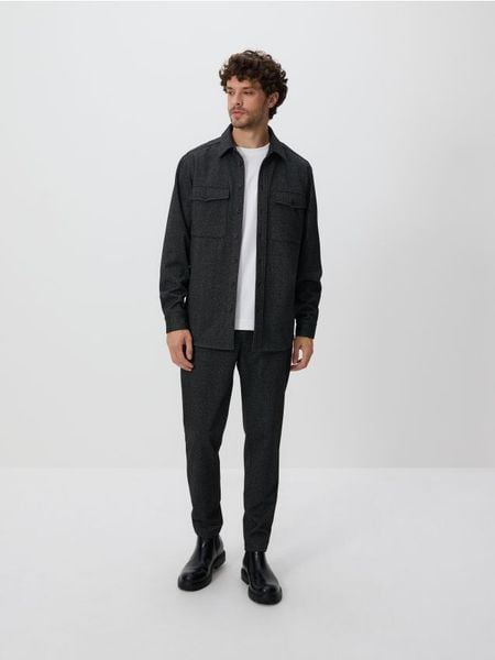 Koszula comfort z wiskozą - jasnoszary. Szare koszule męskie Reserved, l, bez wzorów, z dzianiny, bez kołnierzyka, bez ramiączek. W wyprzedaży za 99.99 zł.