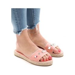 Różowe klapki jeans ćwieki 7087. Czerwone klapki damskie ButyModne, z aplikacjami, z jeansu, bez obcasa, bez zapięcia. Za 69.00 zł.