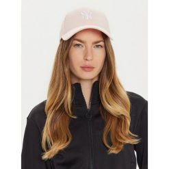 Czapka z daszkiem New Era. Czerwone czapki damskie New Era, bez wzorów. Za 109.99 zł.