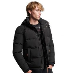 Kurtka z kapturem Superdry Everest. Czarne kurtki męskie Superdry, na zimę, m, bez wzorów, z puchu, z kapturem. W wyprzedaży za 635.75 zł.