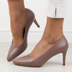 Lawendowe szpilki damskie Sergio Leone 1336. Fioletowe szpilki damskie Sergio Leone, bez wzorów, ze skóry, bez obcasa, na szpilce, bez zapięcia. Za 169.00 zł.