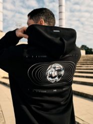 4F Bluza dresowa z bawełną organiczną męska 4F x Robert Lewandowski M. Czarne bluzy męskie 4F, m, bez wzorów, z bawełny, z kapturem. W wyprzedaży za 199.99 zł.
