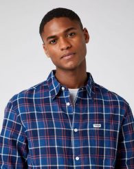 WRANGLER LS 1PKT SHIRT MĘSKA KOSZULA DŁUGI RĘKAW MID INDIGO W5A11BX8E 112141402. Niebieskie koszule męskie Wrangler, m, bez wzorów, bez kołnierzyka, bez ramiączek. Za 199.99 zł.