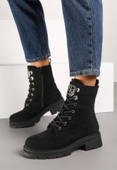 Czarne Botki Workery z Imitacji Zamszu Ocieplane Futrem Resizelle. Czarne botki damskie Born2be, bez wzorów, z futra, eleganckie, bez obcasa, na obcasie, bez zapięcia. Za 169.99 zł.