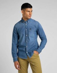 LEE BUTTON DOWN MĘSKA KOSZULA JEANSOWA TIDE BLUE L880CUQK 112322534. Niebieskie koszule męskie Lee, l, bez wzorów, z jeansu, bez kołnierzyka, bez ramiączek. Za 159.99 zł.