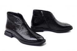 BOCCATO 049.1782 S.A 103T czarny, botki damskie. Czarne botki damskie Boccato, bez wzorów, ze skóry, bez obcasa, na obcasie, bez zapięcia. Za 404.90 zł.