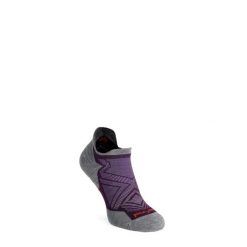 Skarpety do biegania damskie Smartwool Run Targeted Cushion Low Socks. Fioletowe skarpetki damskie Smartwool, bez wzorów. Za 77.99 zł.
