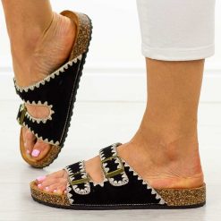 Czarne klapki damskie Potocki 17302. Czarne klapki damskie POTOCKI, na lato, bez wzorów, z jeansu, eleganckie, bez obcasa, na płaskiej podeszwie, bez zapięcia. Za 89.00 zł.