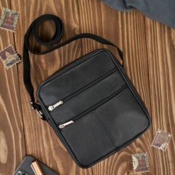 Saszetka męska skórzana na ramię listonoszka męska czarna Abruzzo ABR-43. Czarne saszetki i nerki męskie bez wzorów, z nylonu. Za 89.99 zł.