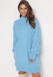 Niebieski Luźny Sweter w Warkoczykowy Splot Sentlia. Niebieskie swetry nierozpinane damskie Born2be, bez wzorów, ze splotem, bez kołnierzyka, bez ramiączek. Za 189.99 zł.