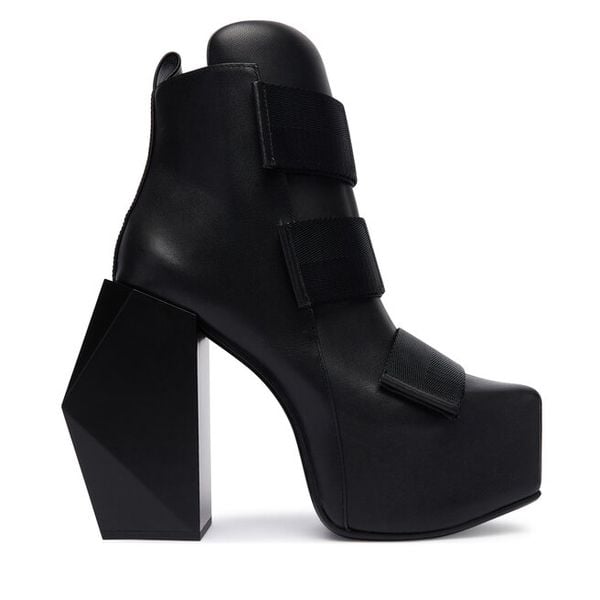 Botki United Nude. Czarne botki damskie United Nude, bez wzorów, bez obcasa, na słupku, bez zapięcia. Za 1,379.00 zł.