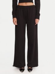 Versace Jeans Couture Spodnie dresowe 79HAAT05 CF01T Czarny Regular Fit. Czarne spodnie dresowe damskie Versace Jeans Couture, bez wzorów, z bawełny. Za 779.99 zł.