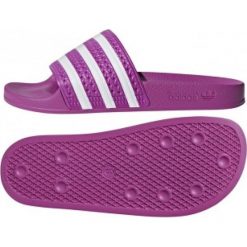 Klapki adidas Originals Adilette W CG6539. Białe klapki damskie Adidas, bez wzorów, z gumy, sportowe, bez obcasa, bez zapięcia. W wyprzedaży za 229.00 zł.