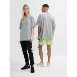 Koszulka Hummel Loose Bee. Szare bluzki damskie Hummel, bez wzorów, sportowe, bez kołnierzyka, bez ramiączek. Za 121.50 zł.