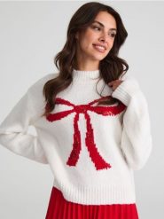 Sweter z motywem kokardy - kremowy. Białe swetry nierozpinane damskie Sinsay, l, bez wzorów, wizytowe, bez kołnierzyka, bez ramiączek. Za 69.99 zł.