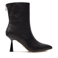 Botki Marciano Guess. Czarne botki damskie Marciano Guess, z aplikacjami, bez obcasa, na szpilce, bez zapięcia. Za 799.99 zł.