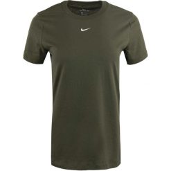 Damska koszulka Nike Essential Crew, oliwkowa, XS. Białe bluzki damskie Nike, xs, bez wzorów, z bawełny, bez kołnierzyka, bez ramiączek. Za 193.99 zł.