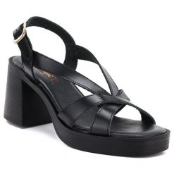 Skórzane sandały damskie na słupku czarne El Pimpi 85404. Czarne sandały damskie El Pimpi, bez wzorów, ze skóry, bez obcasa, na słupku, bez zapięcia. Za 289.99 zł.