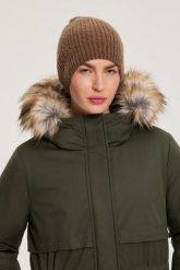 Czapka beanie brązowa. Brązowe czapki damskie MOODO, bez wzorów, z elastanu. Za 39.99 zł.