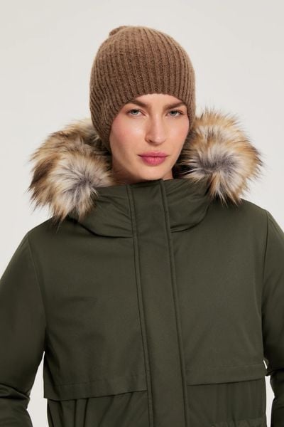 Czapka beanie brązowa. Brązowe czapki damskie MOODO, bez wzorów, z elastanu. Za 39.99 zł.