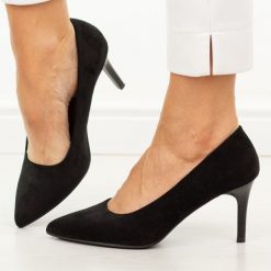 Czarne zamszowe szpilki damskie Sergio Leone 1509. Czarne szpilki damskie Sergio Leone, bez wzorów, z jeansu, bez obcasa, na szpilce, bez zapięcia. Za 169.00 zł.