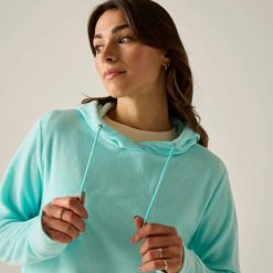 Damska bluza Mayse Marl. Niebieskie bluzy damskie Regatta, m, bez wzorów, z bawełny, bez ramiączek, z kapturem. Za 179.99 zł.
