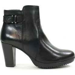 BOTKI DAMSKIE TAM 25051 CZA. Botki damskie Tamaris, bez wzorów, ze skóry, bez obcasa, bez zapięcia. Za 239.00 zł.